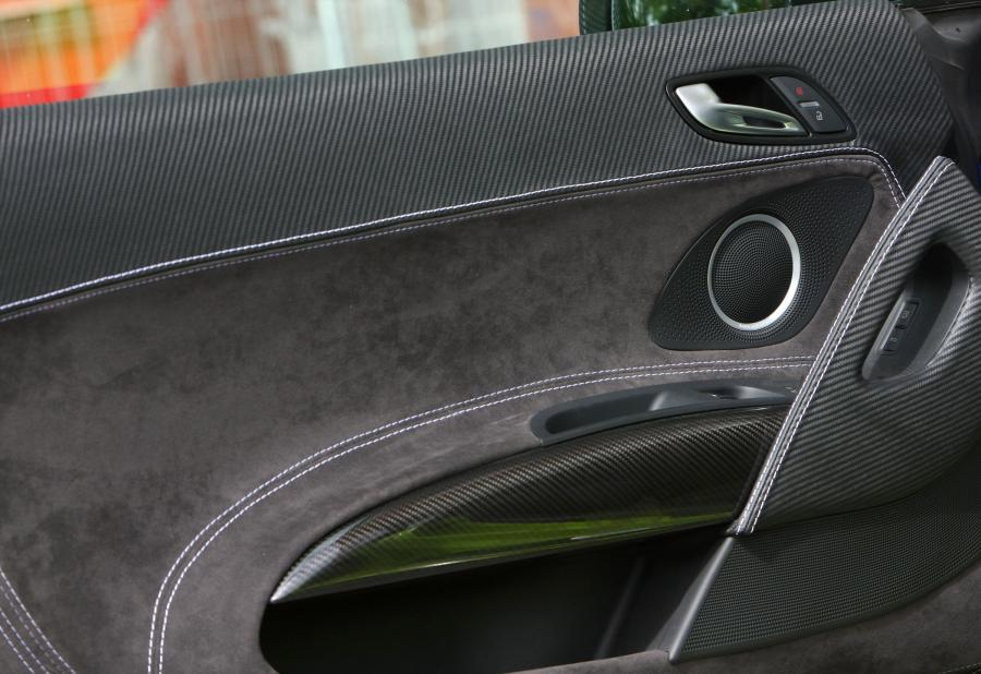 Детали интерьера Audi R8 V10 by XXX-Performance 2012 года  (фото 12 из 13)